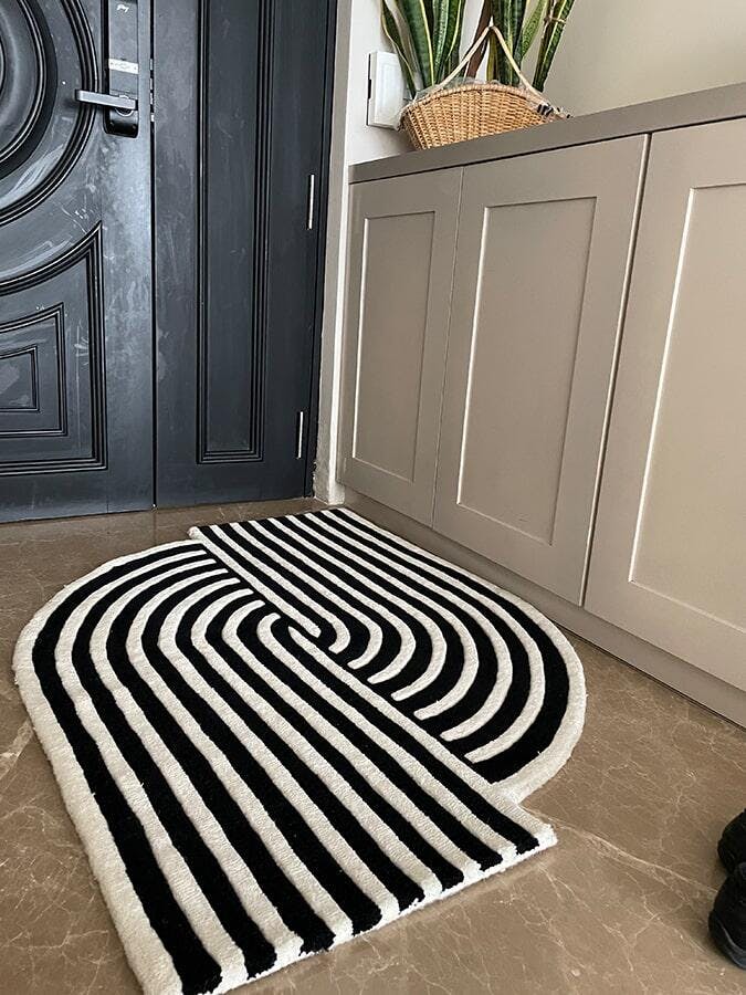 Black & White Geometric Hand-Tufted Wool Rug"