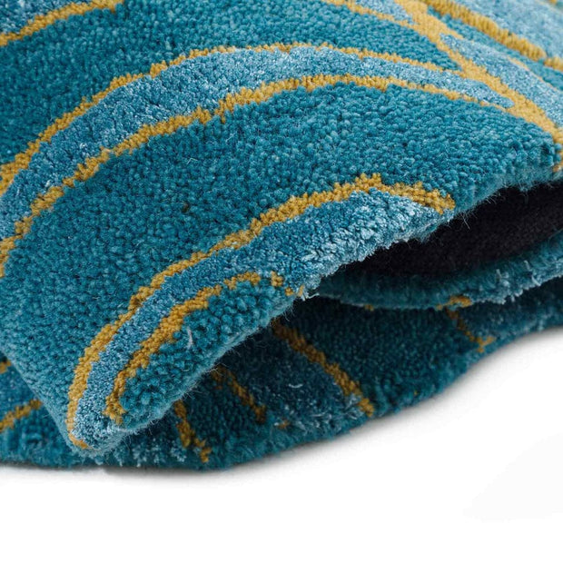 Hand-Tufted Wool Rug with Artistic Leaf Pattern"