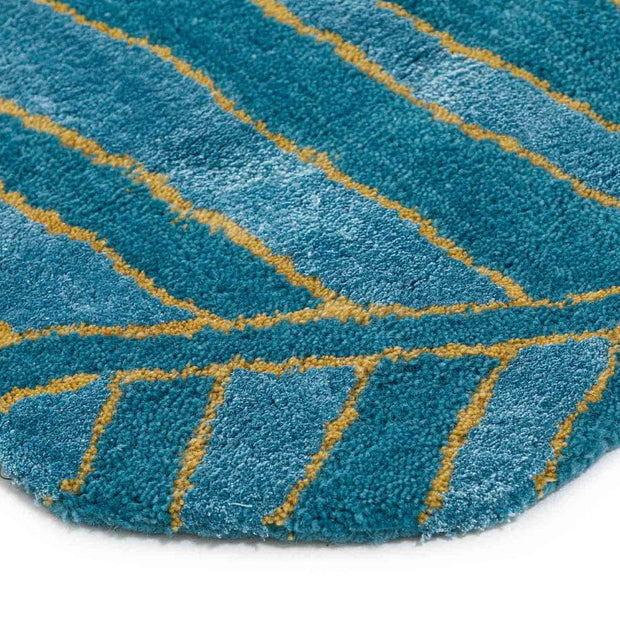 Hand-Tufted Wool Rug with Artistic Leaf Pattern"